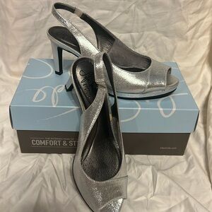 Life stride peep toe heels
